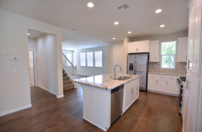 Building Photo - 3936 Purple Finch Ln