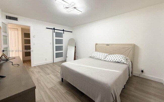 Building Photo - 9125 SW 77th Ave