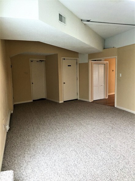 Living Room - 127 S York Rd
