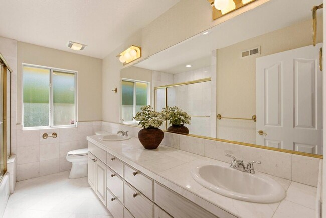 Building Photo - 7175 Cahen Dr