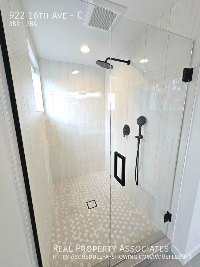 Building Photo - 922 16th Ave