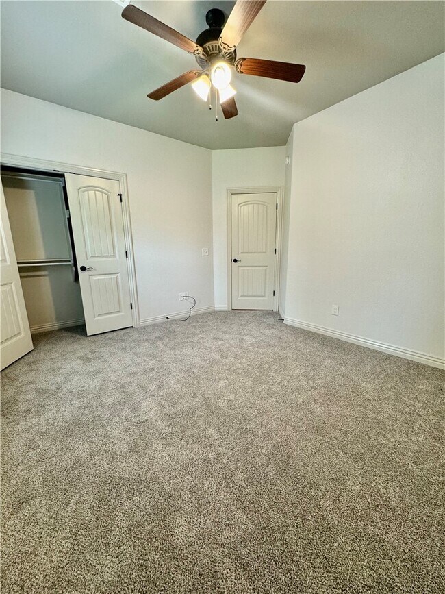 Building Photo - 1300 Hickory St