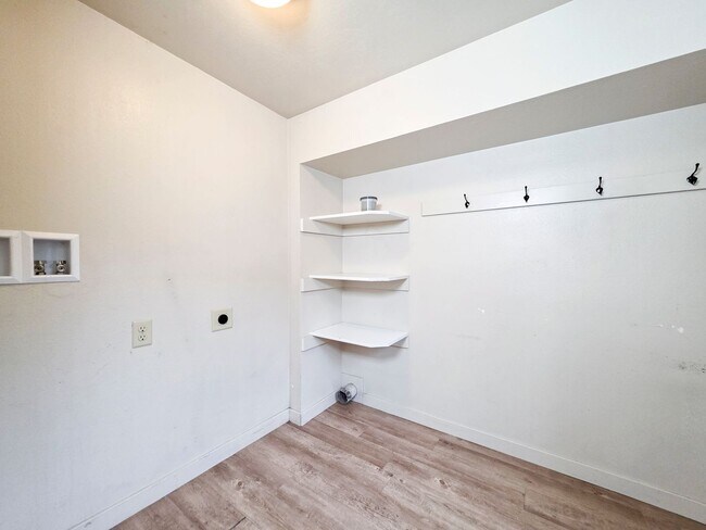 Building Photo - 1208 Koenigstein Ave