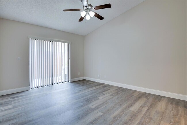 Building Photo - 484 Springdale Cir