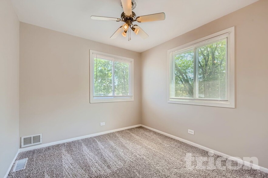 Building Photo - 612 W James St