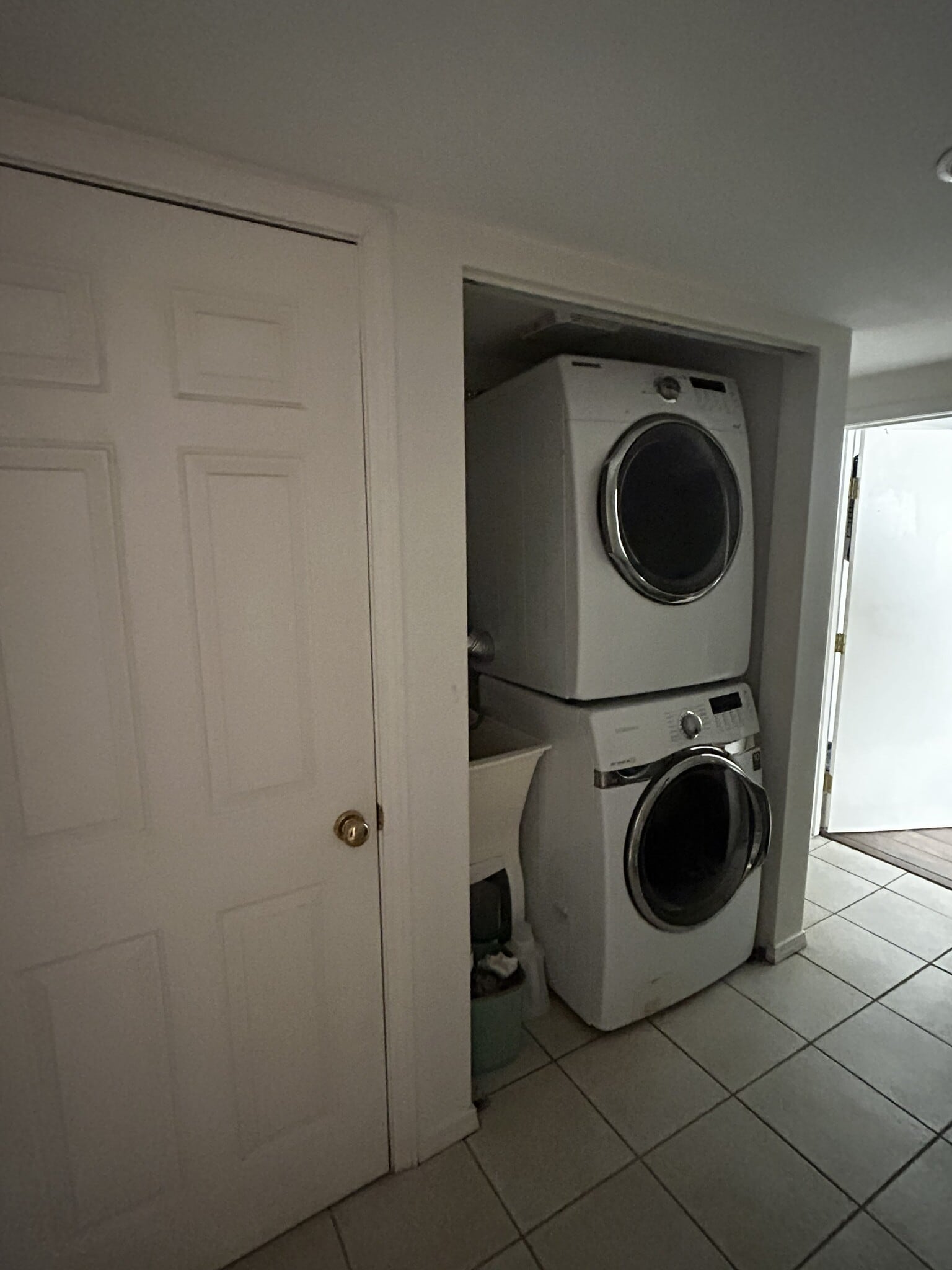 Laundry - 2575 6th Ave W