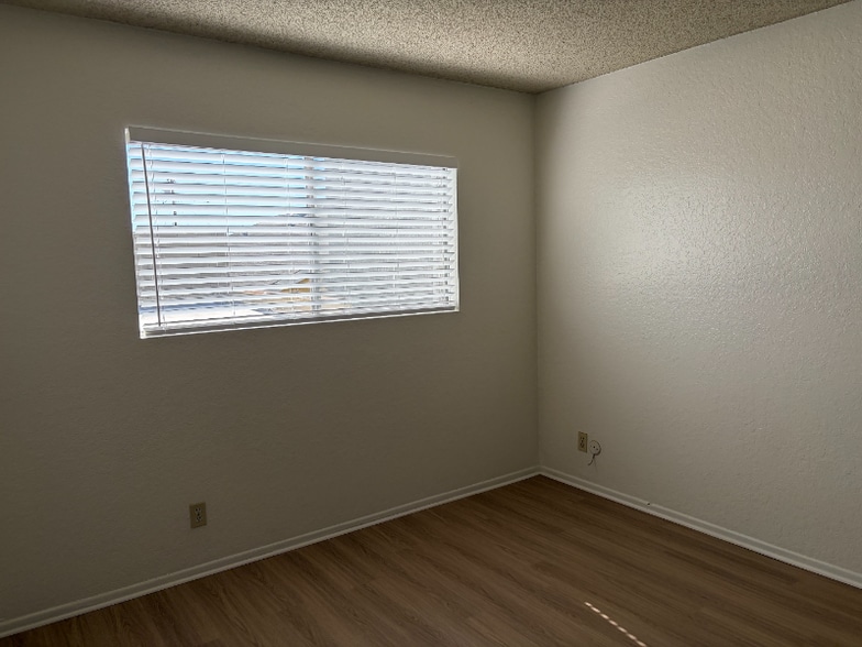 Building Photo - 4040 W 130th St