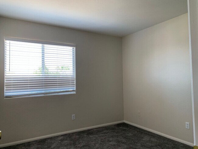 Building Photo - Newly updated 3 bedroom home in Menifee av...