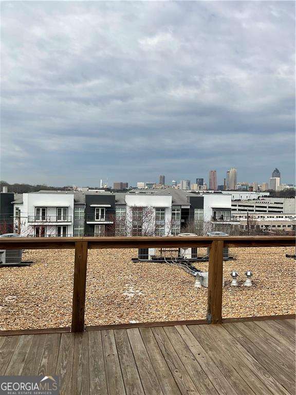 Building Photo - 881 Memorial Dr SE