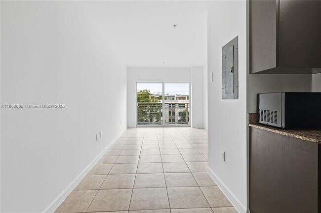 Building Photo - 529 NE 62nd St