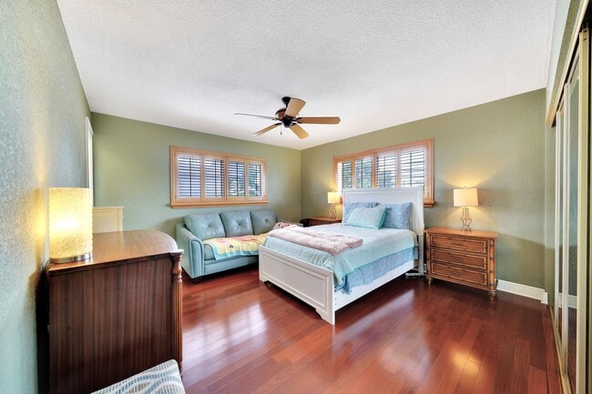 Building Photo - 2701 Middle River Dr