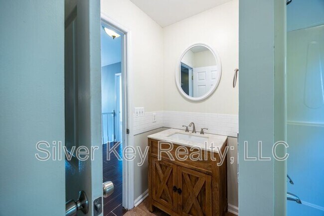 Building Photo - 1725 Brookwood Dr NE