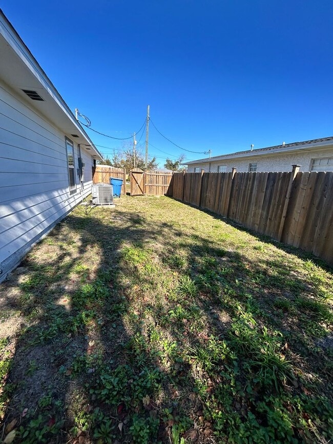 Building Photo - 6522 Olokee St