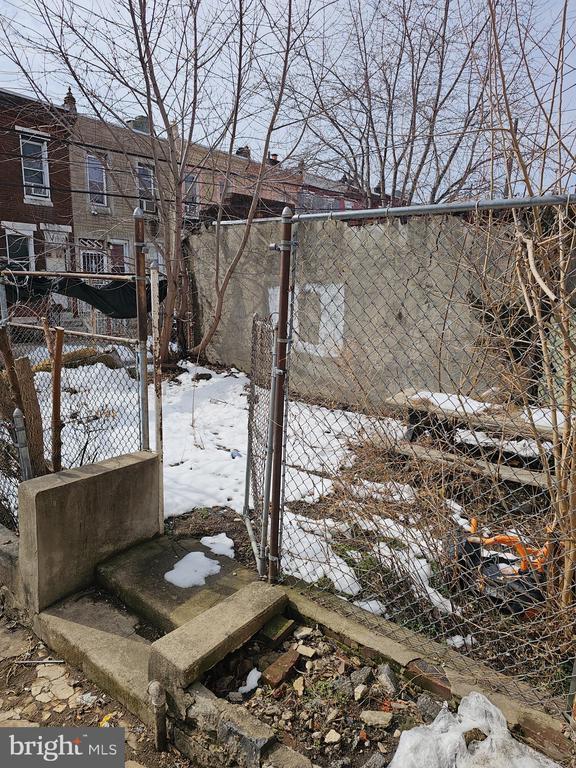 Building Photo - 43 E Silver St