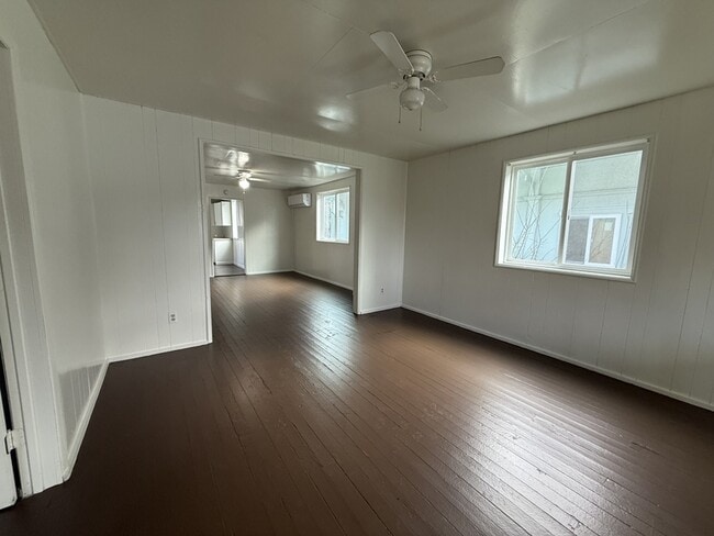 Building Photo - 328 SE Lane Ave