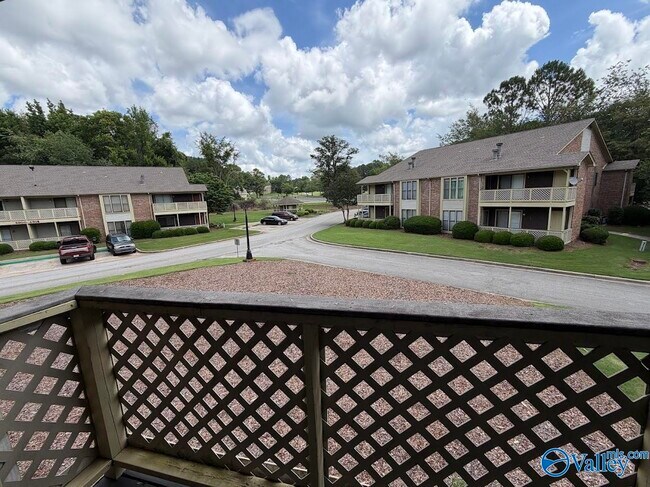Building Photo - 4947 7 Pine Cir