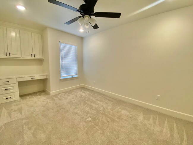 Building Photo - Amazing 4 bed 2.5 now available in Lubbock...