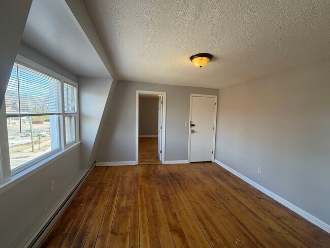 Building Photo - 682 Beech St