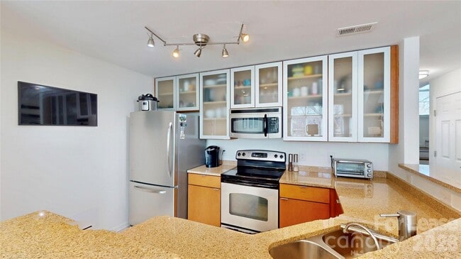 Building Photo - 521 N Graham St