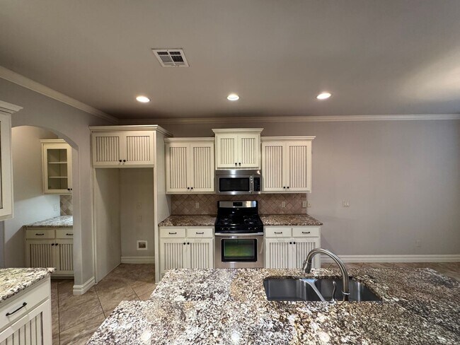 Building Photo - BIXBY - 3 bed, 2 bath, 3 car garage!!