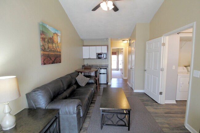 Building Photo - 1416 Bradley Dr