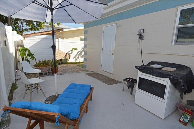 Building Photo - 156 146th Ave