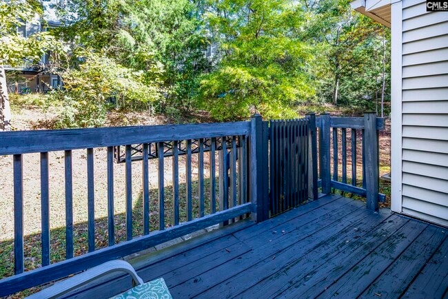 Building Photo - 251 Shoreline Dr