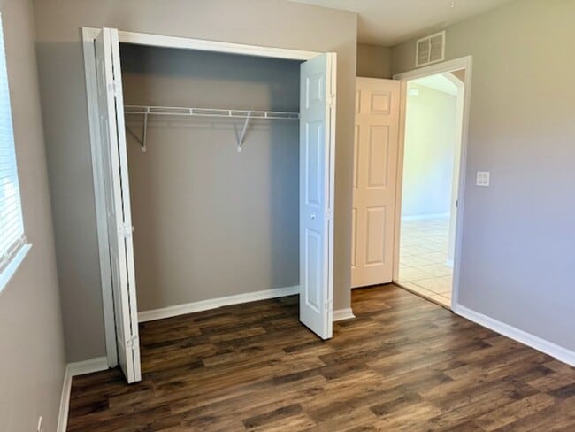 Building Photo - 18-Month Lease at $1,425 / 12-Month Lease ...