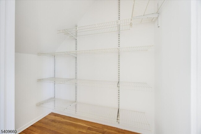 Building Photo - 14 Wedgewood Dr