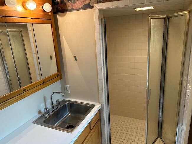 Building Photo - 1354 Catalpa Dr