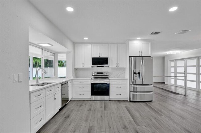 Building Photo - 5361 SW 7th St