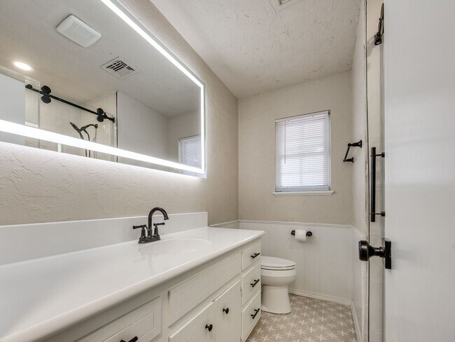 Building Photo - Newly Remodeled 3 Bed Home Near Lake Hefner | Screened Porch + 2 Living Areas