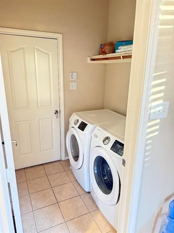 Building Photo - 10605 Foothill Dr