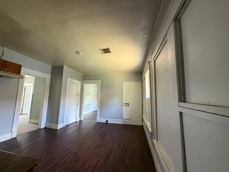 Building Photo - 2804 S Grand St
