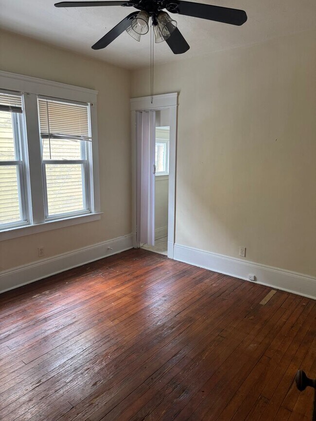 Building Photo - 9402 Pierpont Ave