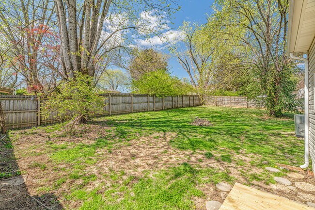 Building Photo - 3701 Vera Dr