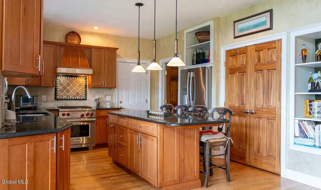 Building Photo - 27 Hill Rd