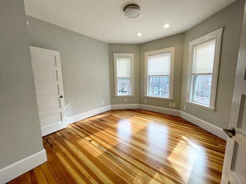 Building Photo - 5 Saint Margaret St