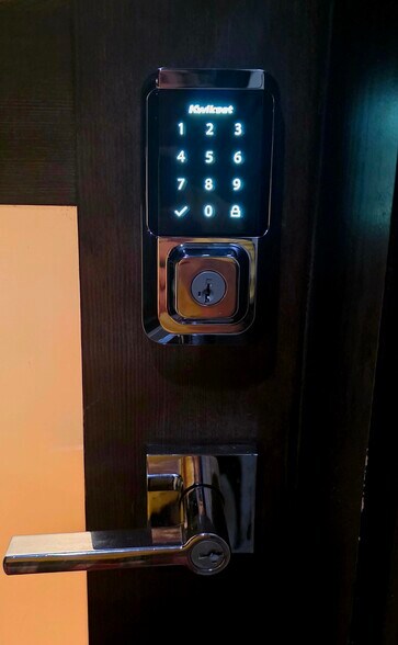 Smart lock for easy access - 5846 SE Woodstock Blvd