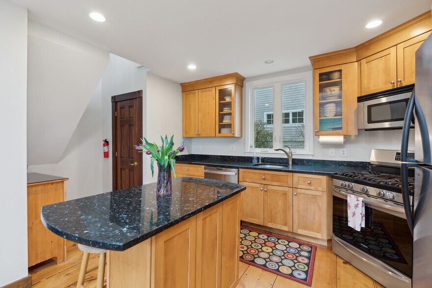 Building Photo - 44 Maquoit Dr