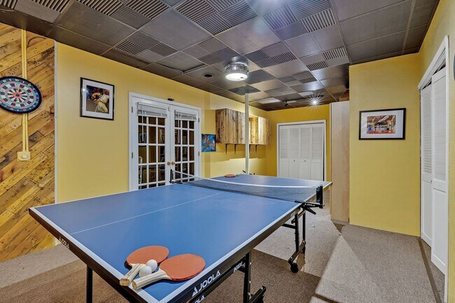 Building Photo - 3 bedroom/2 bathroom Home