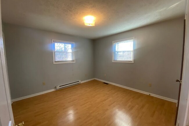 Building Photo - 428 Fairgrounds Rd