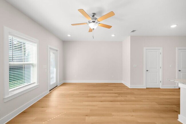 Building Photo - 219 Skylah Ln