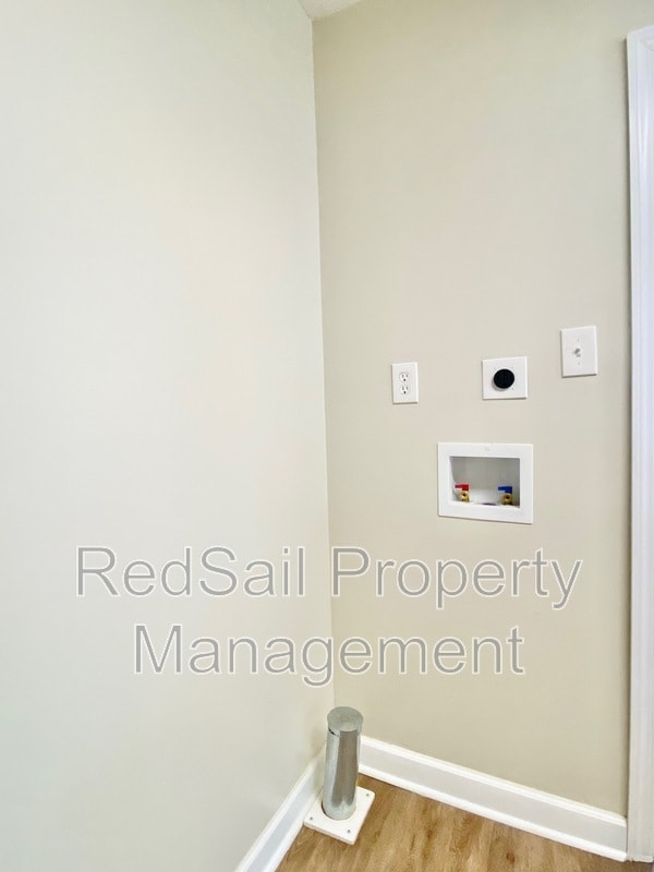 Building Photo - 619 Brewer St