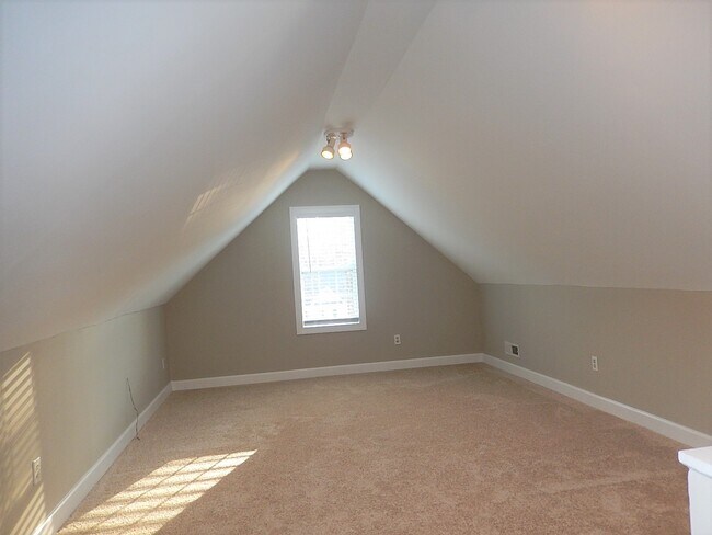 Building Photo - 1215 Delham Rd