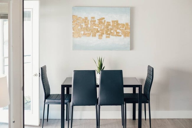 Building Photo - 202 E Main St