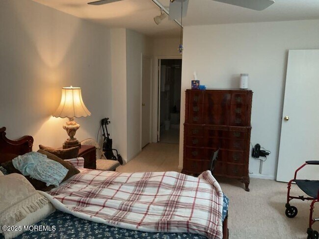 Building Photo - 1 Channel Dr