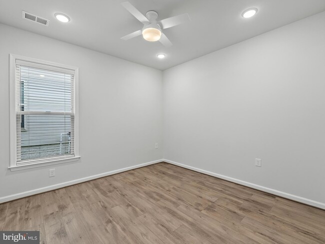 Building Photo - 6248 Zinnia Ln