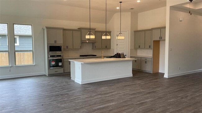Building Photo - 352 Olympic Pk Dr