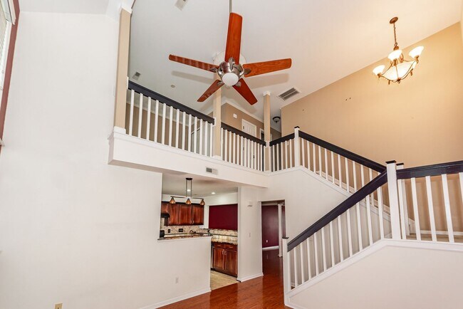 Building Photo - 3 Bedroom 3 Bath Townhome in Persimmon Hil...